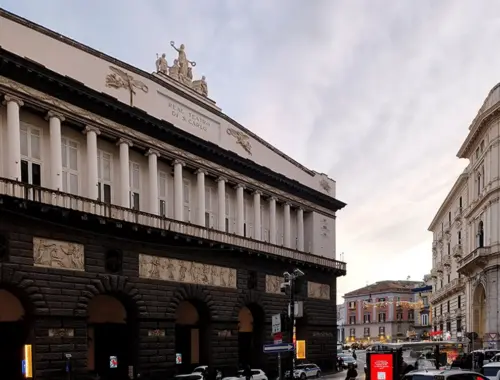 Napoli, Teatro San Carlo, facciata