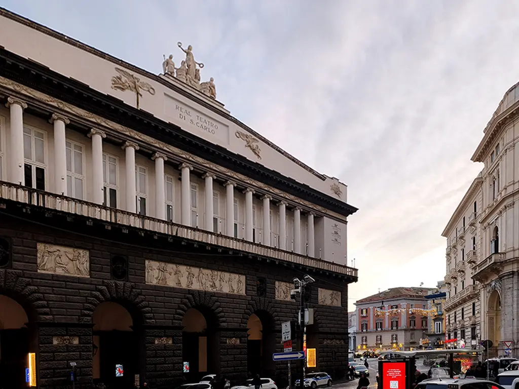 Napoli, Teatro San Carlo, facciata